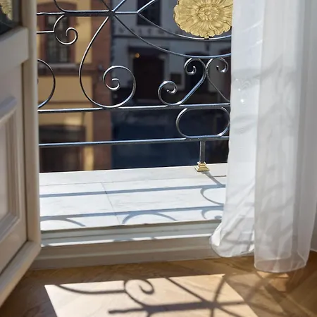 호텔 메디터레니안 팔라스 테살로니키