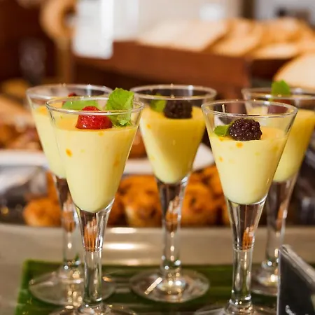 מלון Mediterranean Palace